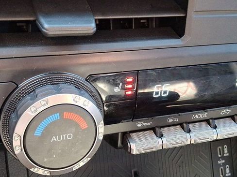 Used 2025 Toyota Tacoma TRD Sport AWD/4WD image 28