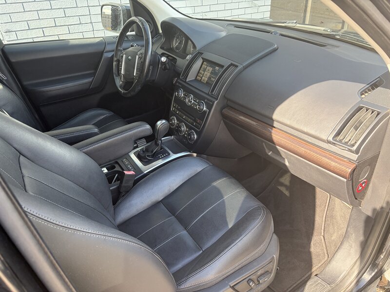 Used 2014 Land Rover LR2 AWD/4WD image 9