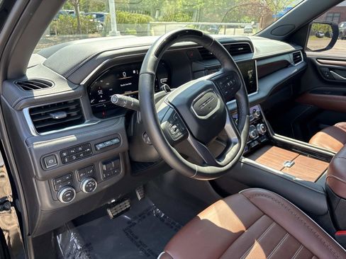 Certified 2023 GMC Yukon Denali Ultimate image 17