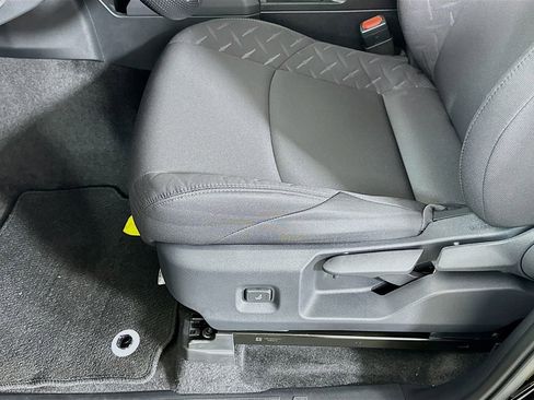 Used 2025 Toyota Tacoma SR image 19