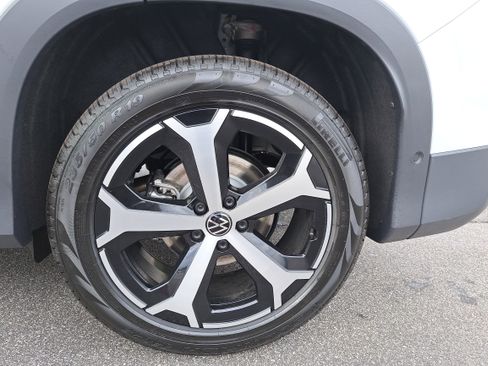 New 2026 Volkswagen Tiguan SE image 30