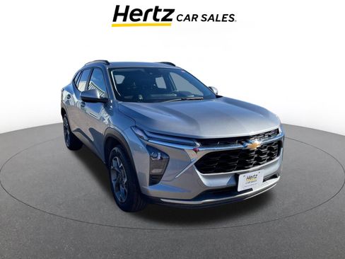 Used 2025 Chevrolet Trax LT w/ LT Convenience Package image 1