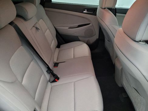 Used 2018 Hyundai Tucson SE image 19