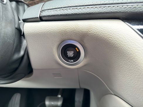 Used 2024 Chrysler Pacifica Limited FWD image 21