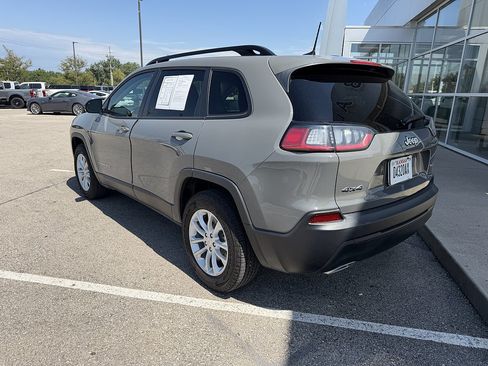 Used 2022 Jeep Cherokee Latitude Lux w/ Sun & Sound Group AWD/4WD image 3