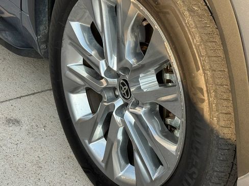 Used 2021 Toyota Highlander Limited FWD image 5