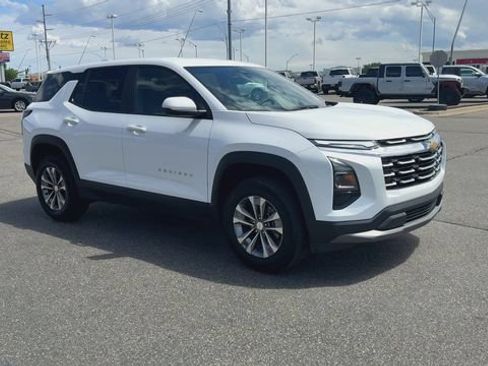 Used 2025 Chevrolet Equinox LT AWD/4WD image 2