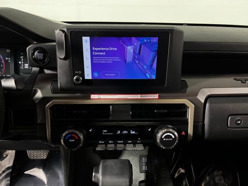 Used 2025 Toyota Tacoma SR5 AWD/4WD image 17