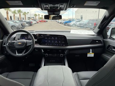 New 2026 Chevrolet Suburban LT image 18