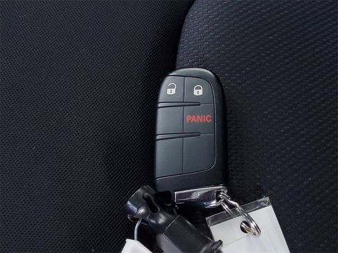 Used 2023 Jeep Renegade Latitude image 26