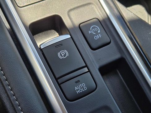 Used 2024 Nissan Pathfinder SV FWD image 30