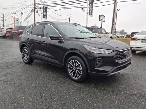 New 2025 Ford Escape SE image 2