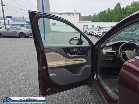 Used 2021 Lincoln Corsair AWD w/ Premium Package image 31