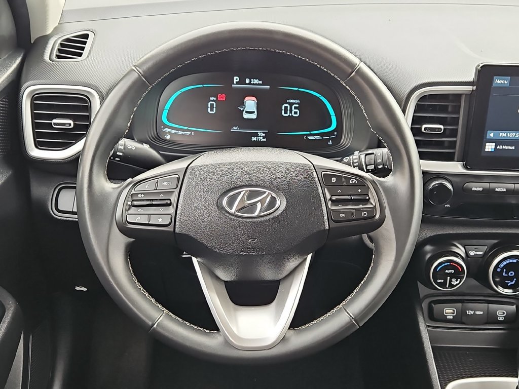 Used 2025 Hyundai Venue SEL FWD image 23