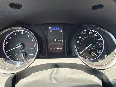 Used 2023 Toyota Camry SE FWD image 3