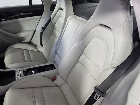 Used 2019 Porsche Panamera 4 image 16