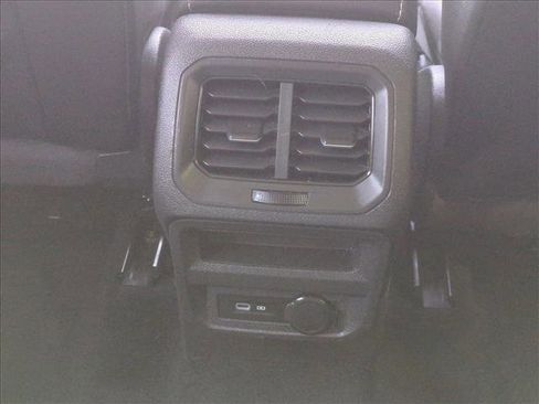 Used 2021 Volkswagen Tiguan SE AWD/4WD image 18