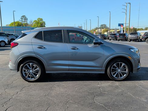 Used 2022 Buick Encore GX Select w/ Sport Touring Package image 3