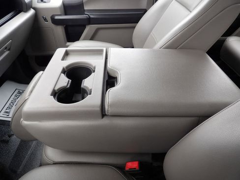 Used 2022 Ford F550 4x4 Crew Cab Super Duty w/ Power Equipment Group image 26