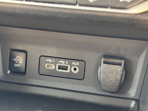 Used 2024 Nissan Sentra SV w/ SV Premium Package image 22