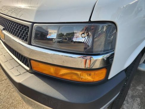Used 2025 Chevrolet Express 2500 w/ Driver Convenience Package RWD image 7