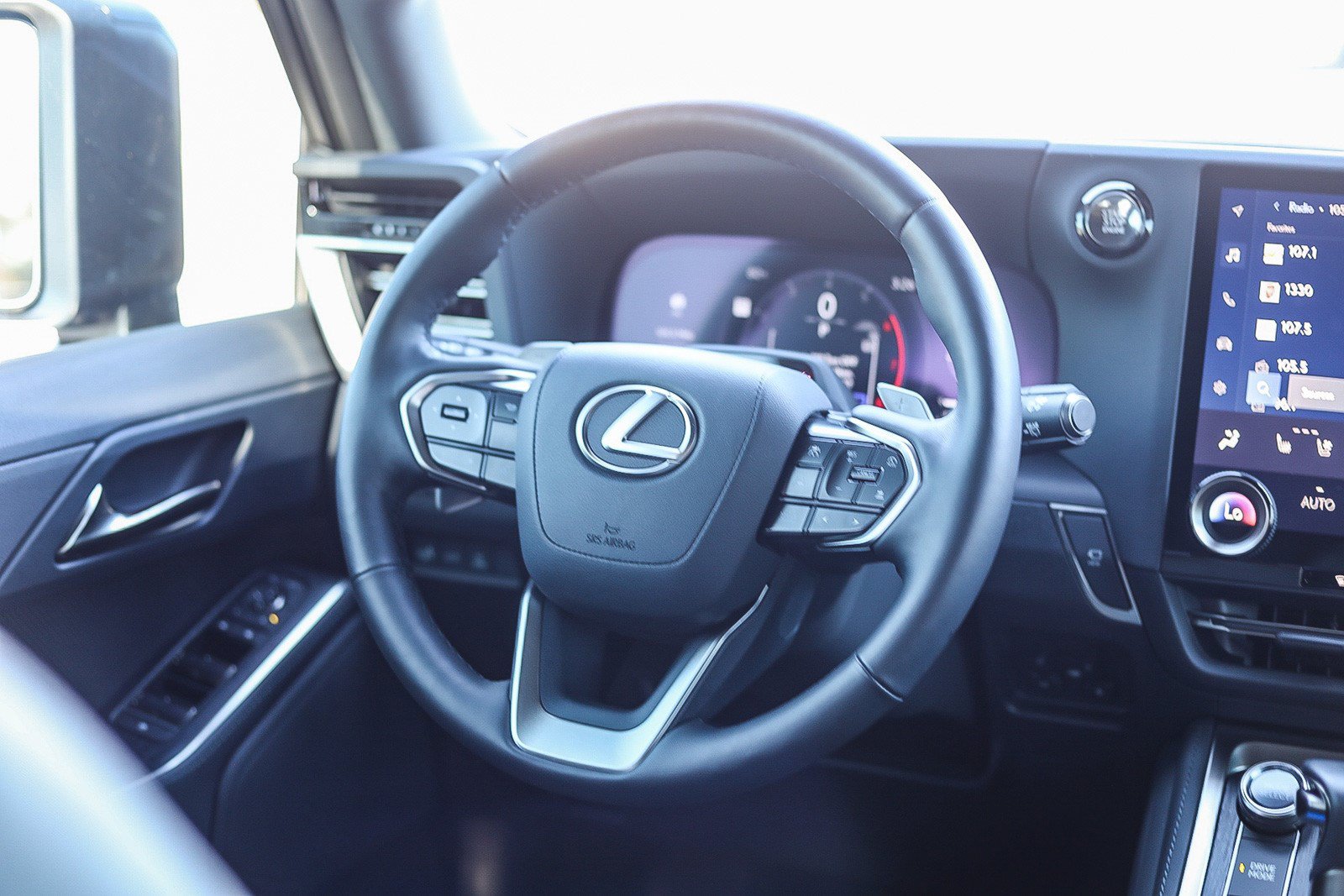 Used 2025 Lexus GX 550 w/ Cold Area Package AWD/4WD image 15
