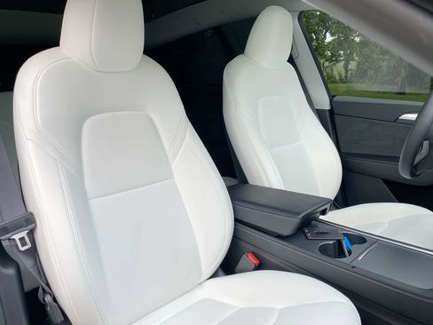 Used 2024 Tesla Model Y Performance image 33