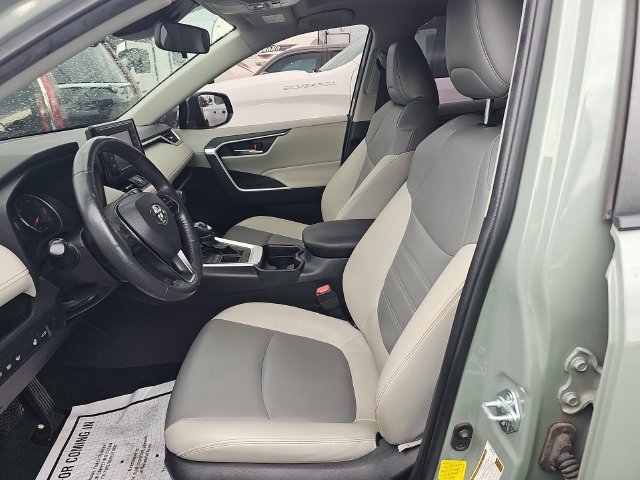 Used 2021 Toyota RAV4 XLE Premium AWD/4WD image 6
