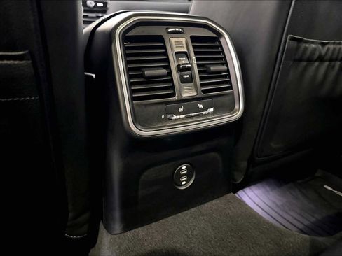 Used 2026 Porsche Macan AWD/4WD image 30