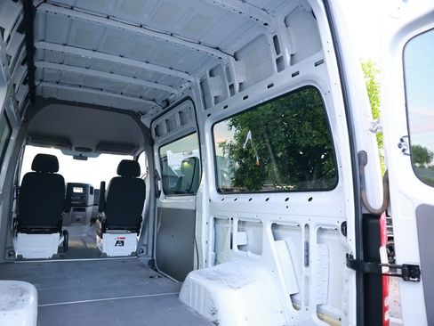 Used 2018 Mercedes-Benz Sprinter 3500 image 33