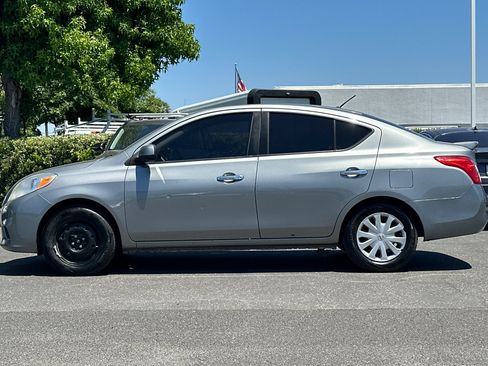 Used 2014 Nissan Versa SV FWD image 7