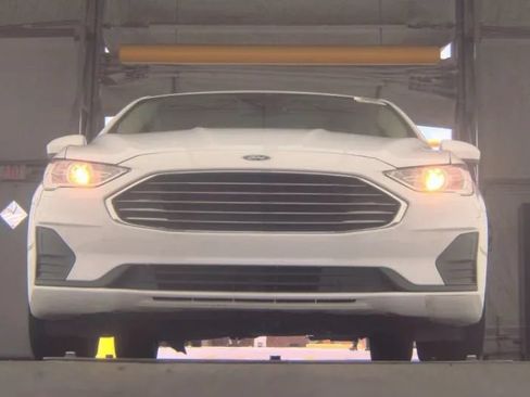Used 2020 Ford Fusion SE FWD image 5