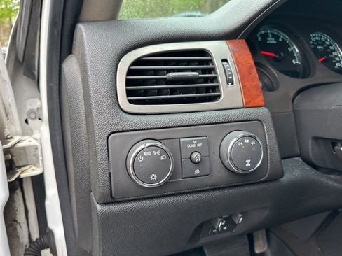 Used 2009 Chevrolet Silverado 2500 LTZ w/ Safety Package AWD/4WD image 17
