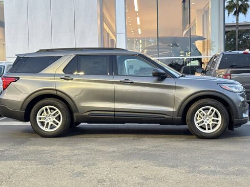 New 2026 Ford Explorer Active w/ Active Comfort Package image 2