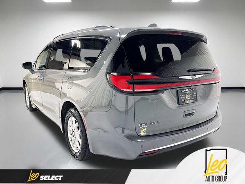 Used 2022 Chrysler Pacifica Touring-L FWD image 10