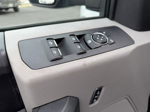 Used 2017 Ford F550 image 16