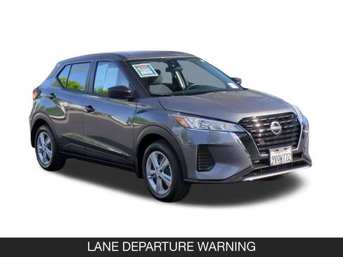 Used 2025 Nissan Kicks Play S FWD image 2