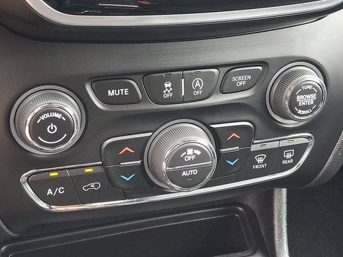 Used 2019 Jeep Cherokee Limited AWD/4WD image 19