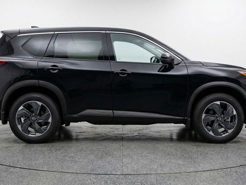 Used 2025 Nissan Rogue SV image 11