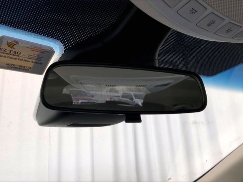 Used 2020 Ford Edge SE image 17