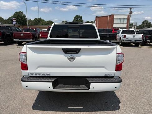 Used 2022 Nissan Titan SV RWD image 5