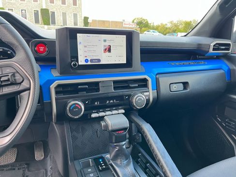 Used 2025 Toyota Tacoma TRD Off-Road image 18