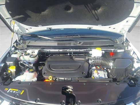 Used 2024 Chrysler Pacifica Limited image 22