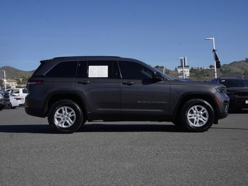 Certified 2022 Jeep Grand Cherokee Laredo w/ Luxury Tech Group I image 3