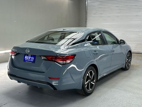 Used 2025 Nissan Sentra SV FWD image 4