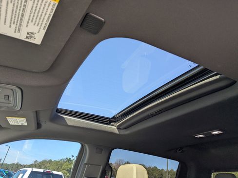 Used 2025 Chevrolet Silverado 1500 ZR2 w/ Technology Package image 22