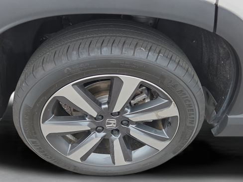 Certified 2025 Honda Pilot Touring image 37