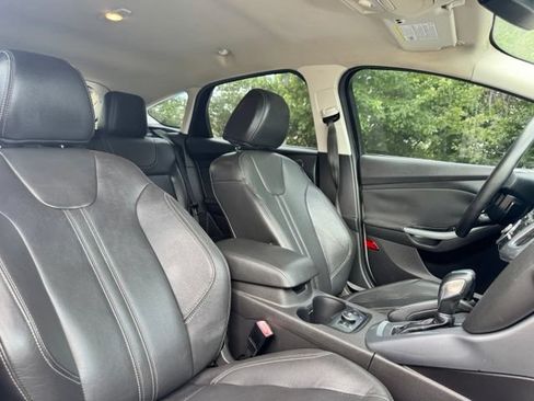 Used 2012 Ford Focus Titanium FWD image 27