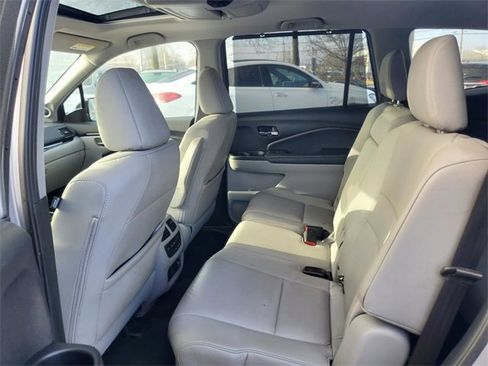 Used 2019 Honda Pilot Touring image 28