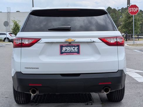 Used 2021 Chevrolet Traverse LS FWD image 11